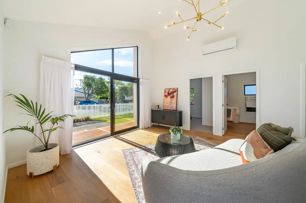 24 Fraser Crescent living room