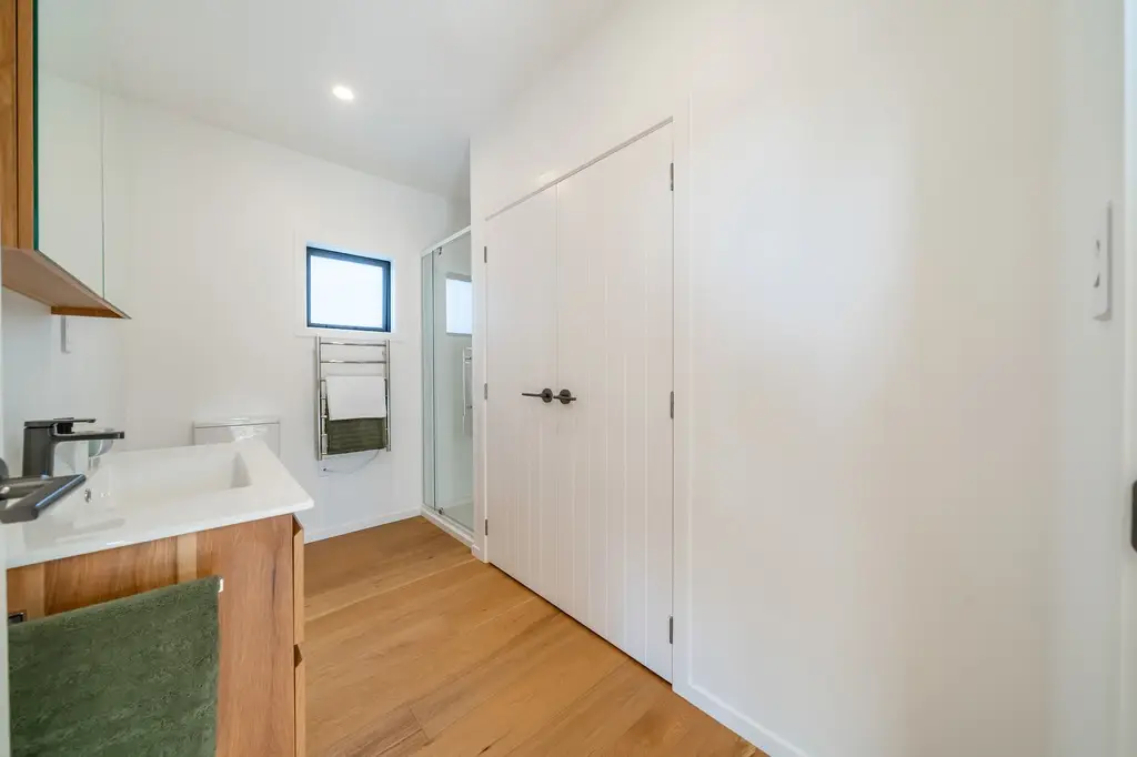 24 Fraser Cresent, bathroom